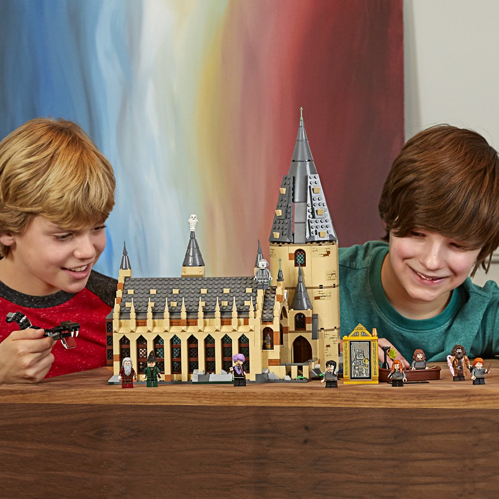 Building Kit and Magic Castle Toy (878 Pieces) B380
