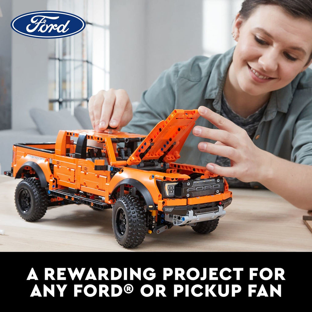Model Building Kit 1,379 Pieces A856