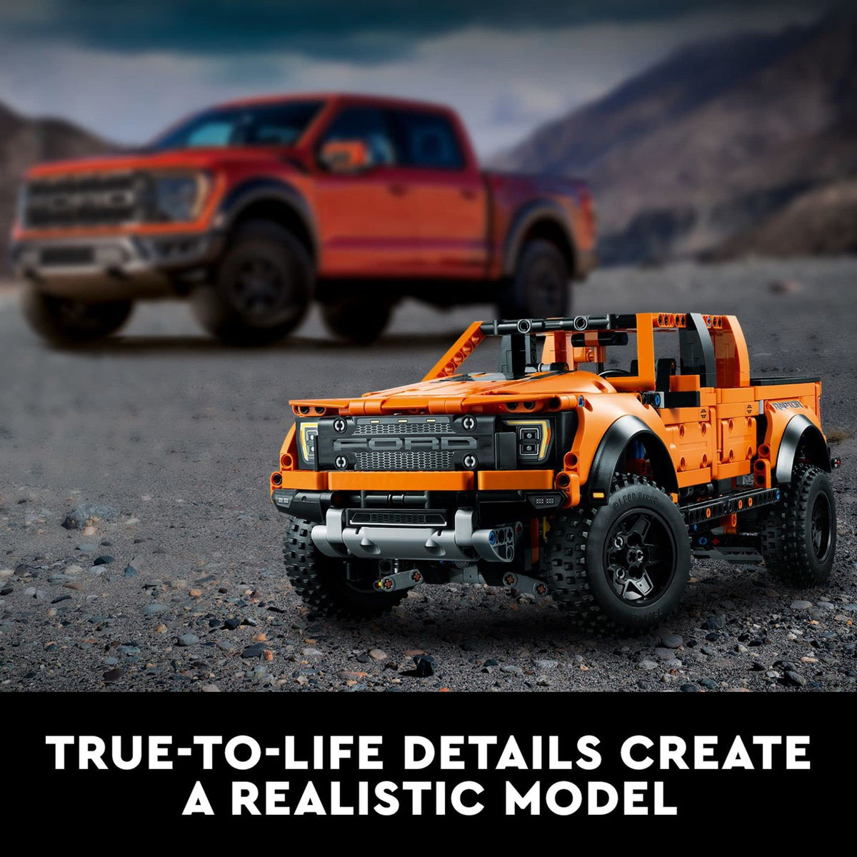 Model Building Kit 1,379 Pieces A856